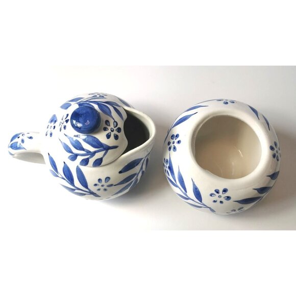 Creamer and Sugar Bowl Hand Painted Beautiful Botanical Blue and White Vintage - Picture 3 of 8